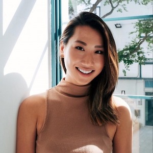 Mrs. Chi, Nhân viên ngân hàng
